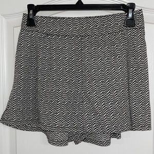 American Eagle Black and White Chevron Shorts